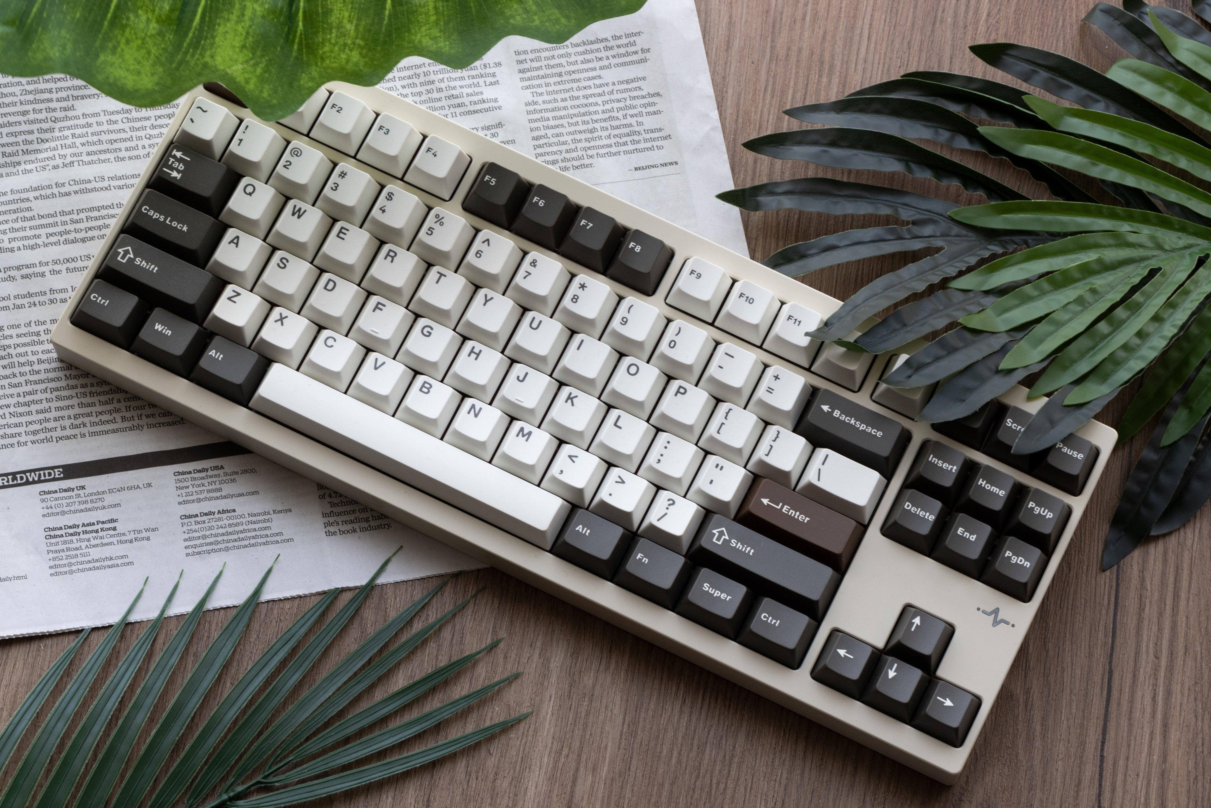 WOBKEY Crush80 Pro White ANSI - desk angle