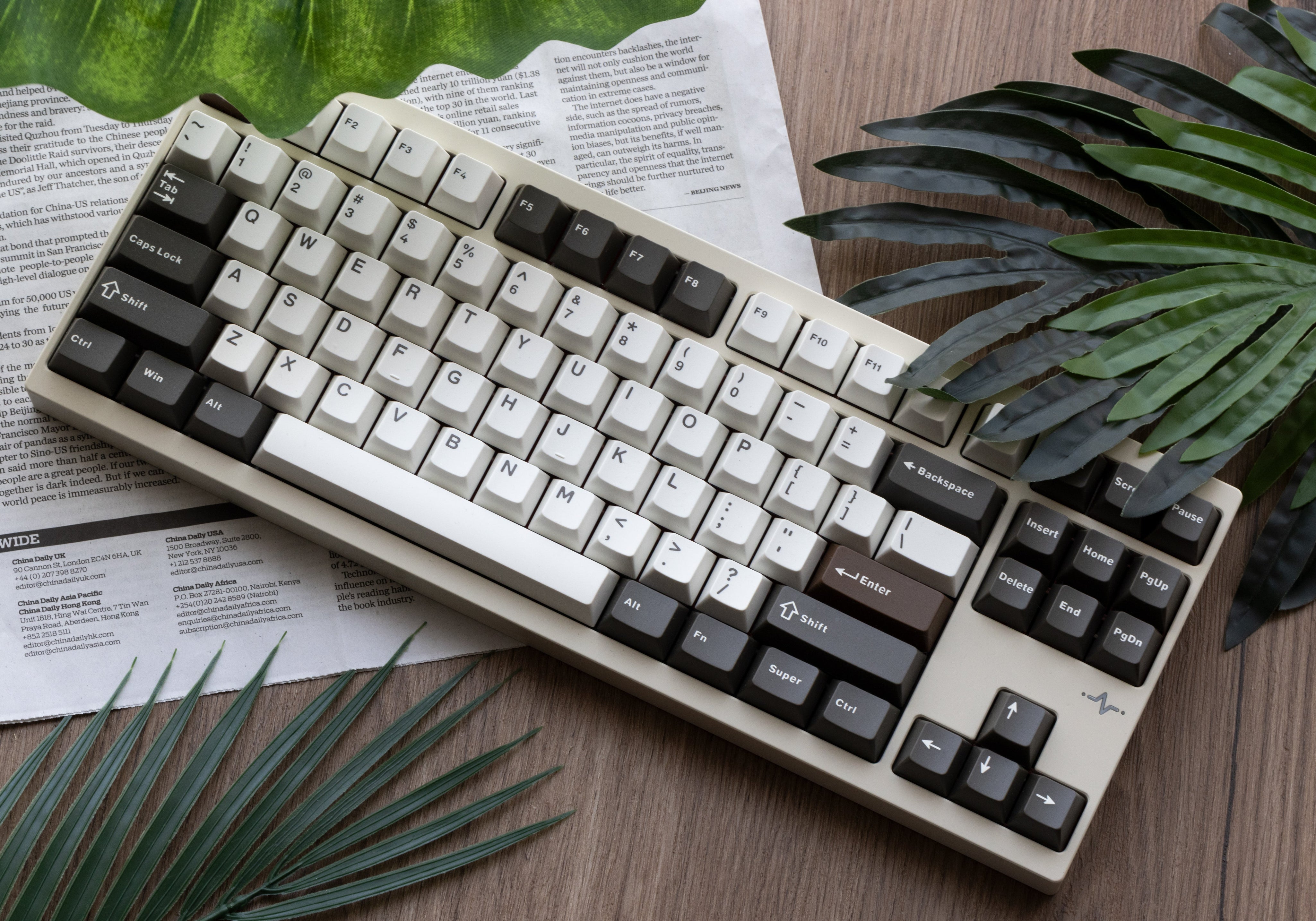 WOBKEY Crush80 Pro White ANSI - desk angle