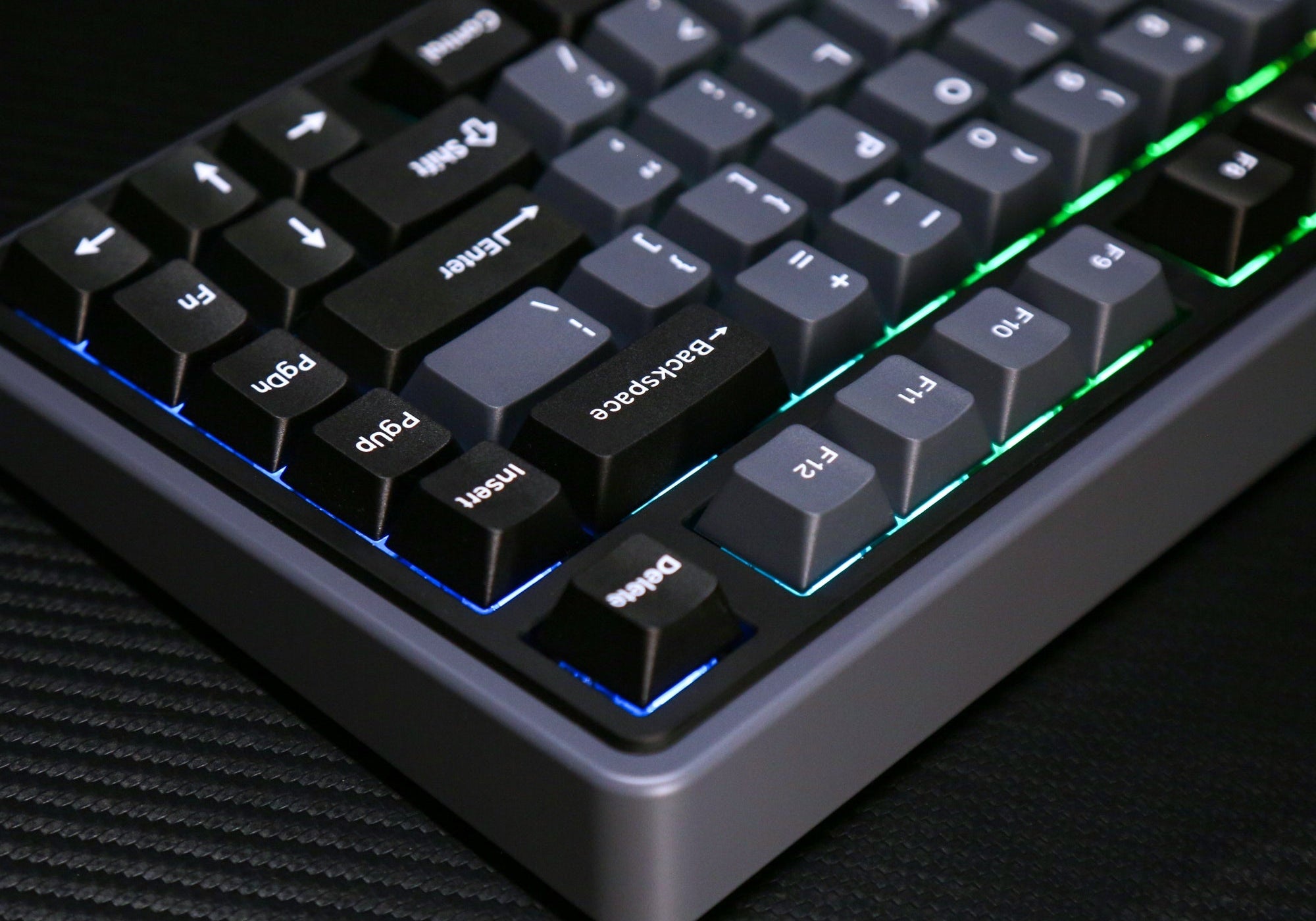 Varmilo Minilo75 HE Black ANSI - desk view